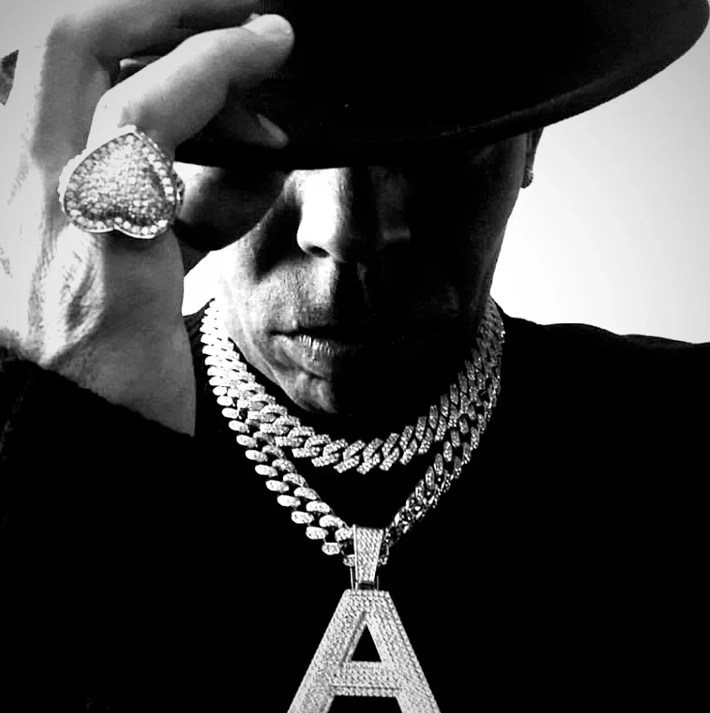 Agallah The Don wearing the diamond A pendant